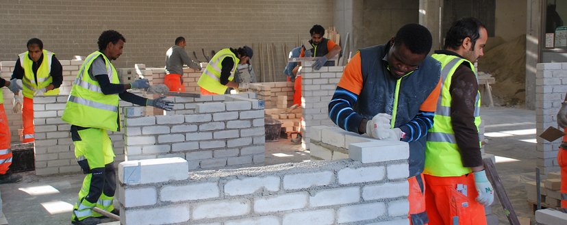 Aufbauen - Bauindustrie qualifiziert Flüchtlinge
